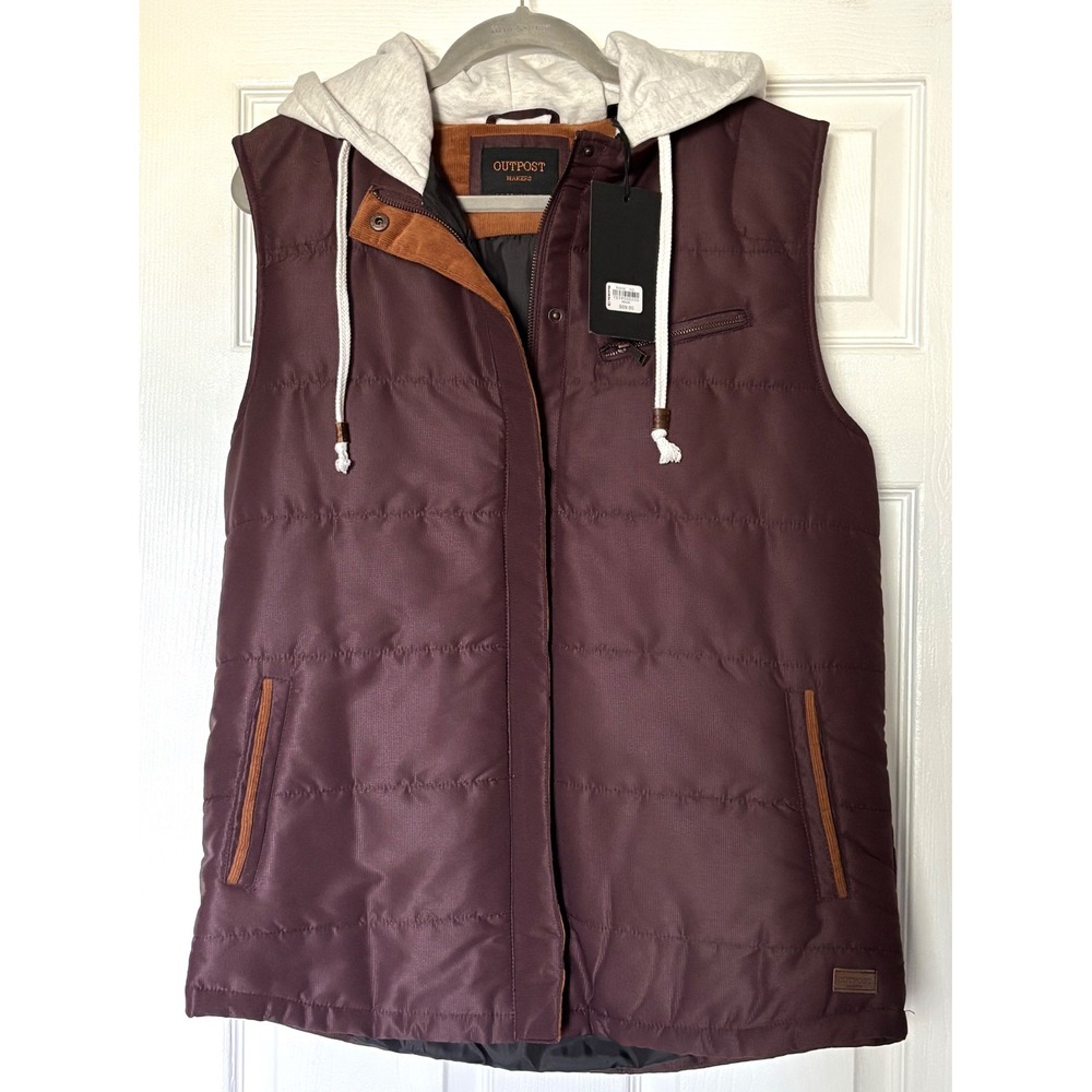 THE BUCKLE Outpost Makers Mens Burgundy Quilted Puffer Vest Hooded Medium NWT